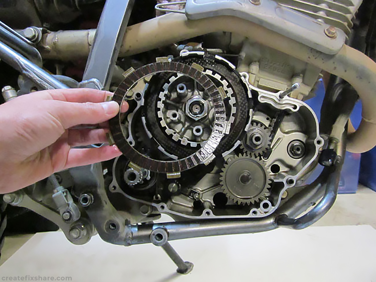 Photo 15 of Replacing a DRZ250 Clutch Pack